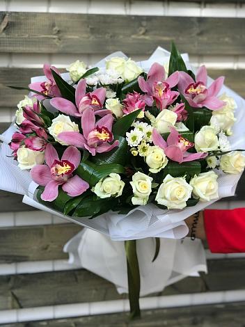 Букет цветов из: Розы и Хризантемы в Водоразделе