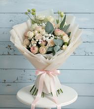 Букет цветов из:  Розы и Лизиантусы в Водоразделе