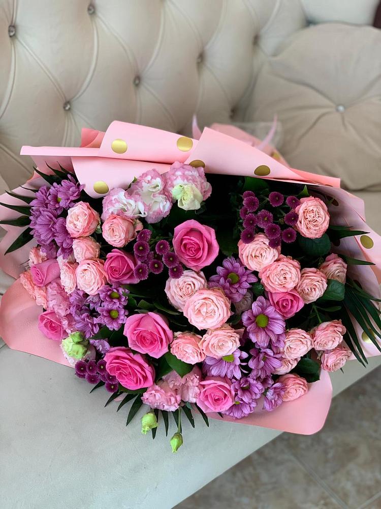 Букет цветов из: Хризантемы, Розы и Лизиантусы в Водоразделе