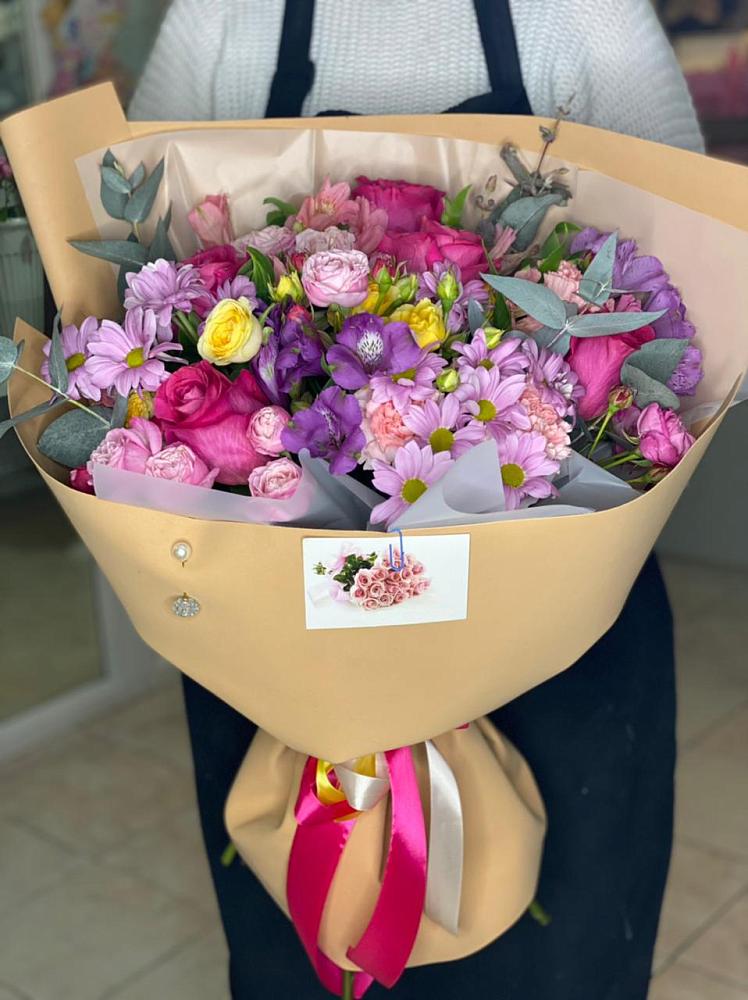 Букет цветов из: Хризантемы, Гвоздики и Альстромерии в Водоразделе