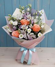 Букет цветов из:  Лизиантусы, Розы, Альстромерии и Гипсофила в Водоразделе