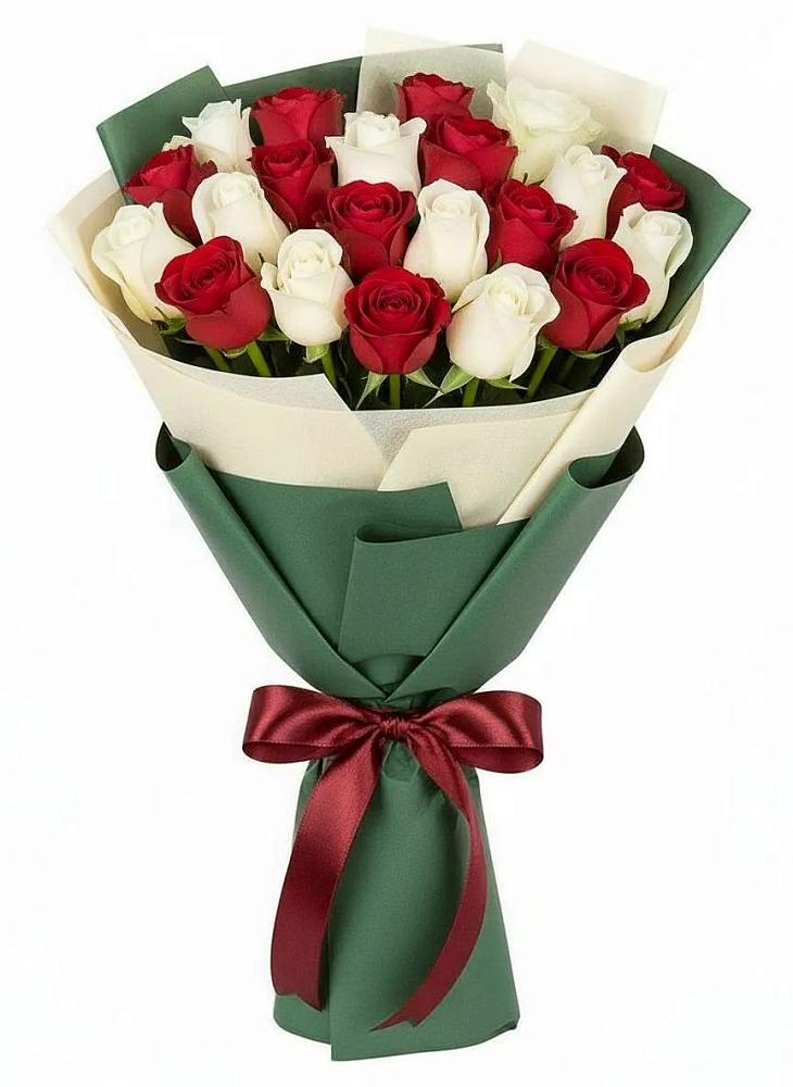 Букет Микс из красных и белых роз в Водоразделе