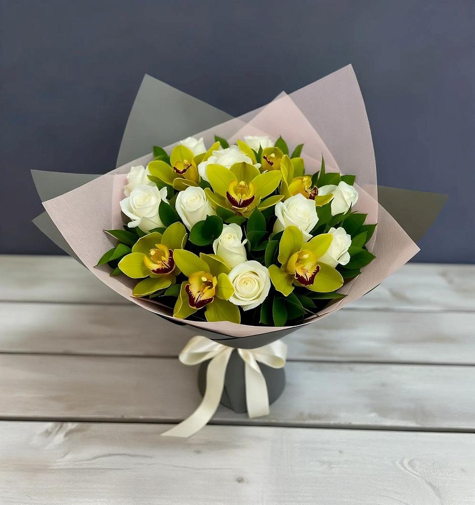 Букет цветов из: Орхидеи и Розы в Водоразделе