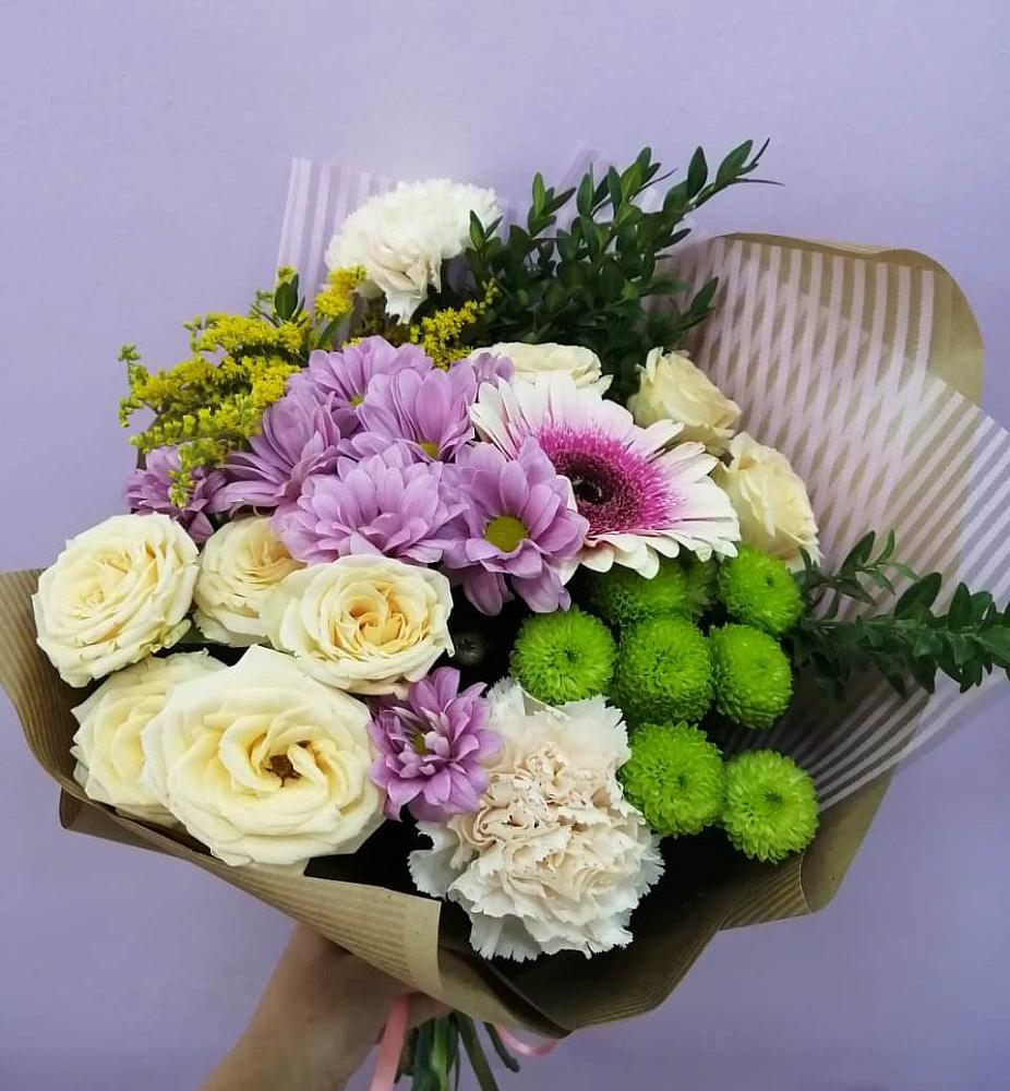 Букет цветов из: Хризантемы, Розы, Гвоздики и Герберы в Водоразделе