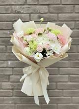 Букет цветов из:  Гвоздики, Розы, Лизиантусы и Хризантемы в Водоразделе
