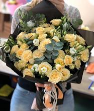 Букет птица счастья в Водоразделе Букет цветов из: Розы и Лизиантусы в Водоразделе