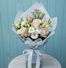 Букет цветов из:  Розы и Лизиантусы в Водоразделе