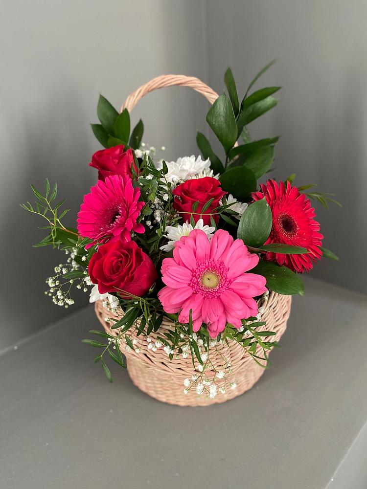 Цветочная композиция из Розы, Хризантемы и Герберы в корзине в Водоразделе