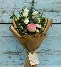 Букет цветов из:  Розы и Лизиантусы в Водоразделе