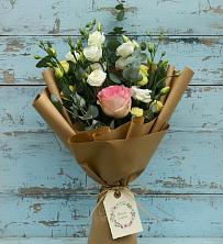Букет цветов из:  Розы и Лизиантусы в Водоразделе