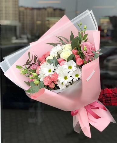 Букет цветов из: Розы, Лизиантусы и Хризантемы в Водоразделе