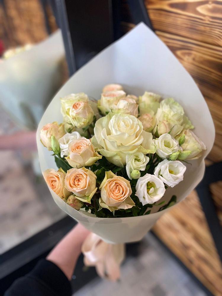 Букет цветов из: Розы и Лизиантусы в Водоразделе