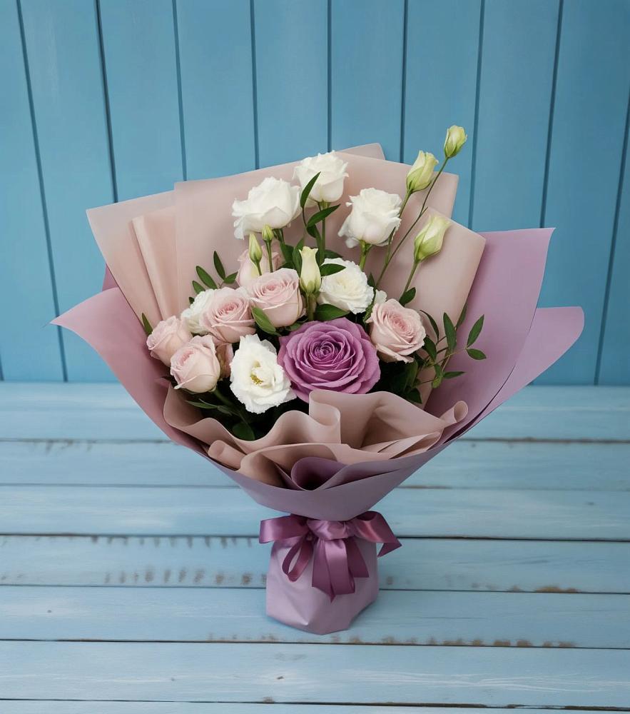 Букет цветов из: Розы и Лизиантусы в Водоразделе